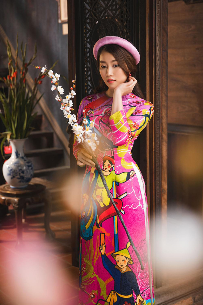 Người yêu Sơn Tùng khoe vẻ đẹp ngọc nữ trong tà áo dài đón Tết